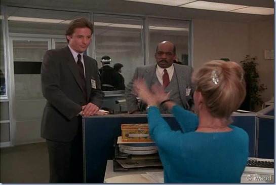 2.17 ODDS ON A DEAD PIGEON.avi_001967634