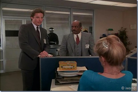 2.17 ODDS ON A DEAD PIGEON.avi_001969636