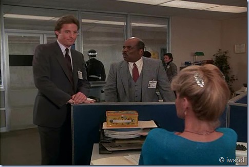 2.17 ODDS ON A DEAD PIGEON.avi_001970637