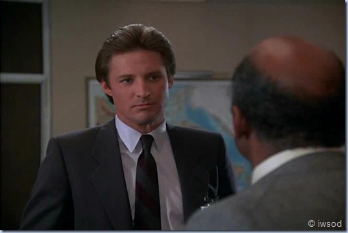 2.17 ODDS ON A DEAD PIGEON.avi_001989155