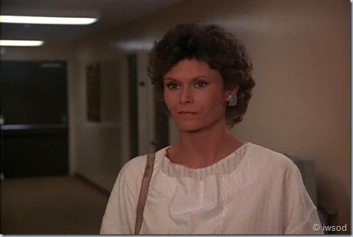 2.17 ODDS ON A DEAD PIGEON.avi_002115682