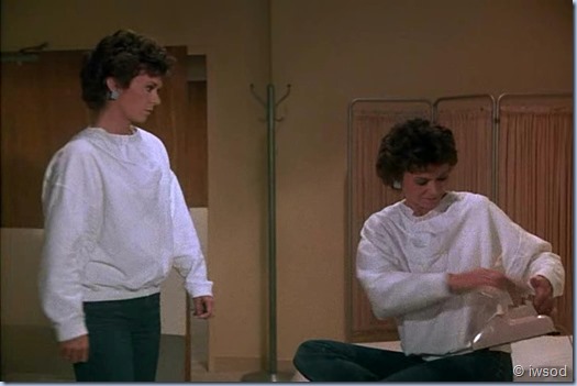 2.17 ODDS ON A DEAD PIGEON.avi_002136202