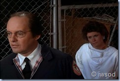 2.17 ODDS ON A DEAD PIGEON.avi_002201768