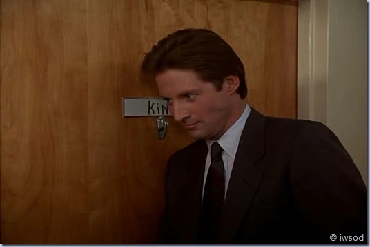 2.17 ODDS ON A DEAD PIGEON.avi_002275842