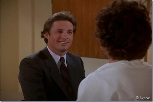 2.17 ODDS ON A DEAD PIGEON.avi_002317384