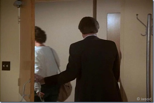 2.17 ODDS ON A DEAD PIGEON.avi_002350417