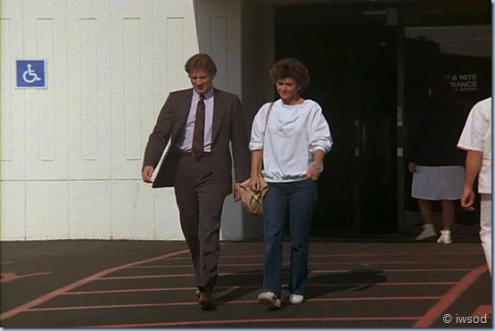 2.17 ODDS ON A DEAD PIGEON.avi_002357424