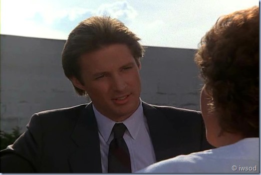 2.17 ODDS ON A DEAD PIGEON.avi_002376943