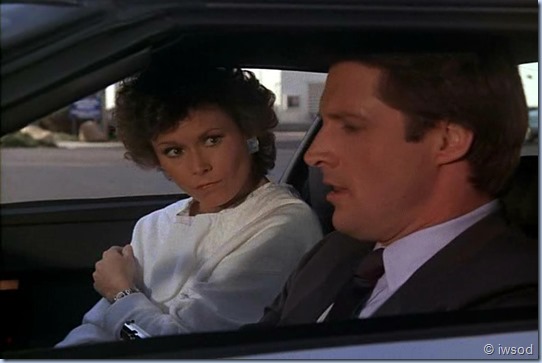 2.17 ODDS ON A DEAD PIGEON.avi_002427494