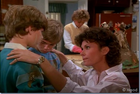 2.23 VIGILANTE MOTHERS.avi_002698932