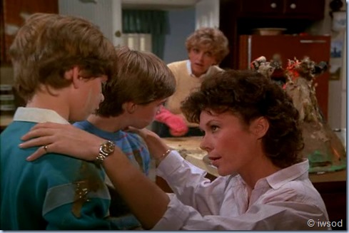 2.23 VIGILANTE MOTHERS.avi_002701935