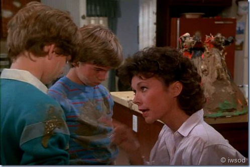 2.23 VIGILANTE MOTHERS.avi_002713947