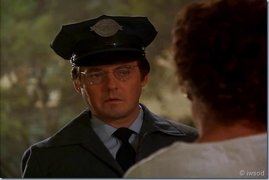 2.17 ODDS ON A DEAD PIGEON.avi_001515749