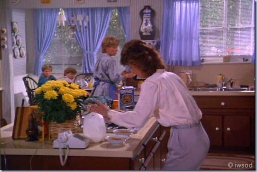 3.01 A LOVELY LITTLE AFFAIR.avi_001999462