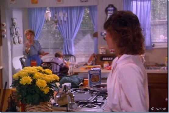 3.01 A LOVELY LITTLE AFFAIR.avi_002040633