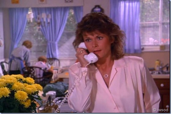 3.01 A LOVELY LITTLE AFFAIR.avi_002057326