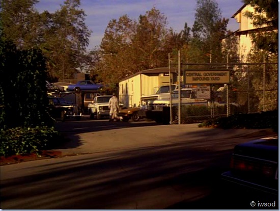 2.18 CAR WARS.avi_000739564