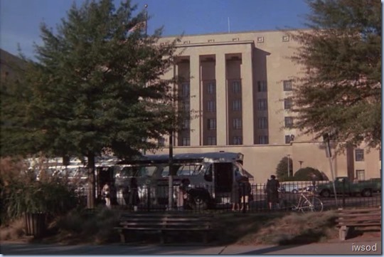 3.20 DEAD MEN LEAVE NO TRAILS.avi_001458792