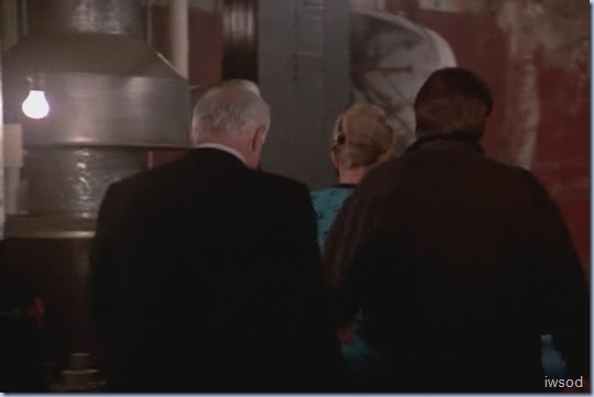 3.20 DEAD MEN LEAVE NO TRAILS.avi_002177811