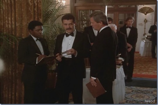 3.20 DEAD MEN LEAVE NO TRAILS.avi_002228995