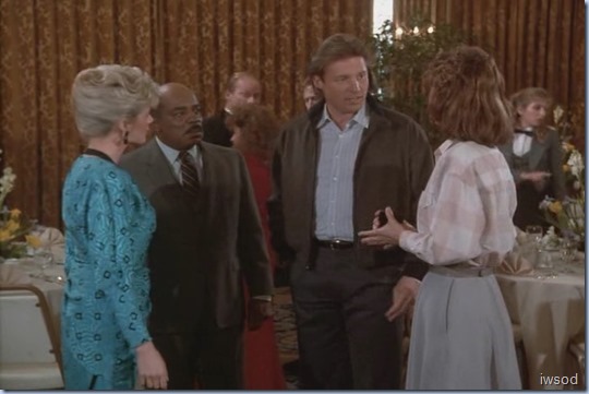 3.20 DEAD MEN LEAVE NO TRAILS.avi_002258425