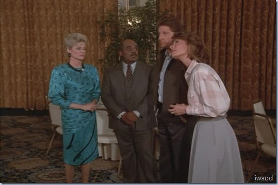 3.20 DEAD MEN LEAVE NO TRAILS.avi_002304471