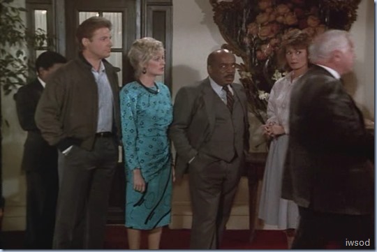 3.20 DEAD MEN LEAVE NO TRAILS.avi_002605372