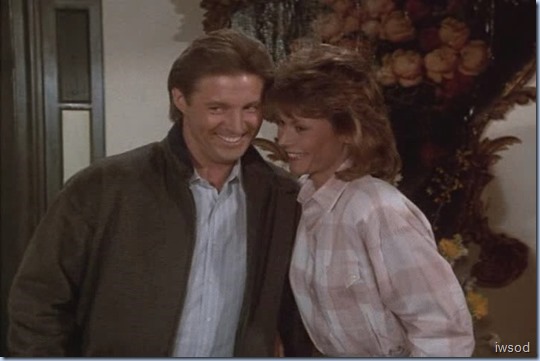 3.20 DEAD MEN LEAVE NO TRAILS.avi_002630296