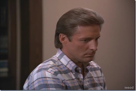 4.04 NO THANKS FOR THE MEMORY.avi_001774607