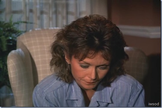 4.04 NO THANKS FOR THE MEMORY.avi_002293660