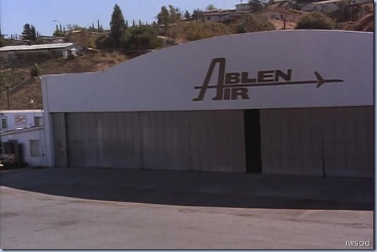 SCARECROW_AND_MRS_KING_S4_D2-06.avi_000084617