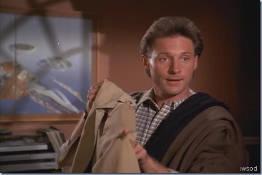 SCARECROW_AND_MRS_KING_S4_D2-06.avi_000290824