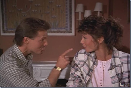 SCARECROW_AND_MRS_KING_S4_D2-06.avi_000343410