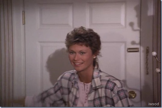 SCARECROW_AND_MRS_KING_S4_D2-06.avi_000441508