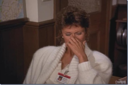 SCARECROW_AND_MRS_KING_S4_D2-06.avi_000990357