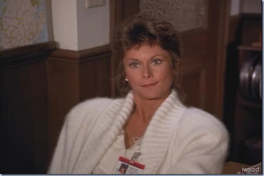 SCARECROW_AND_MRS_KING_S4_D2-06.avi_001055255